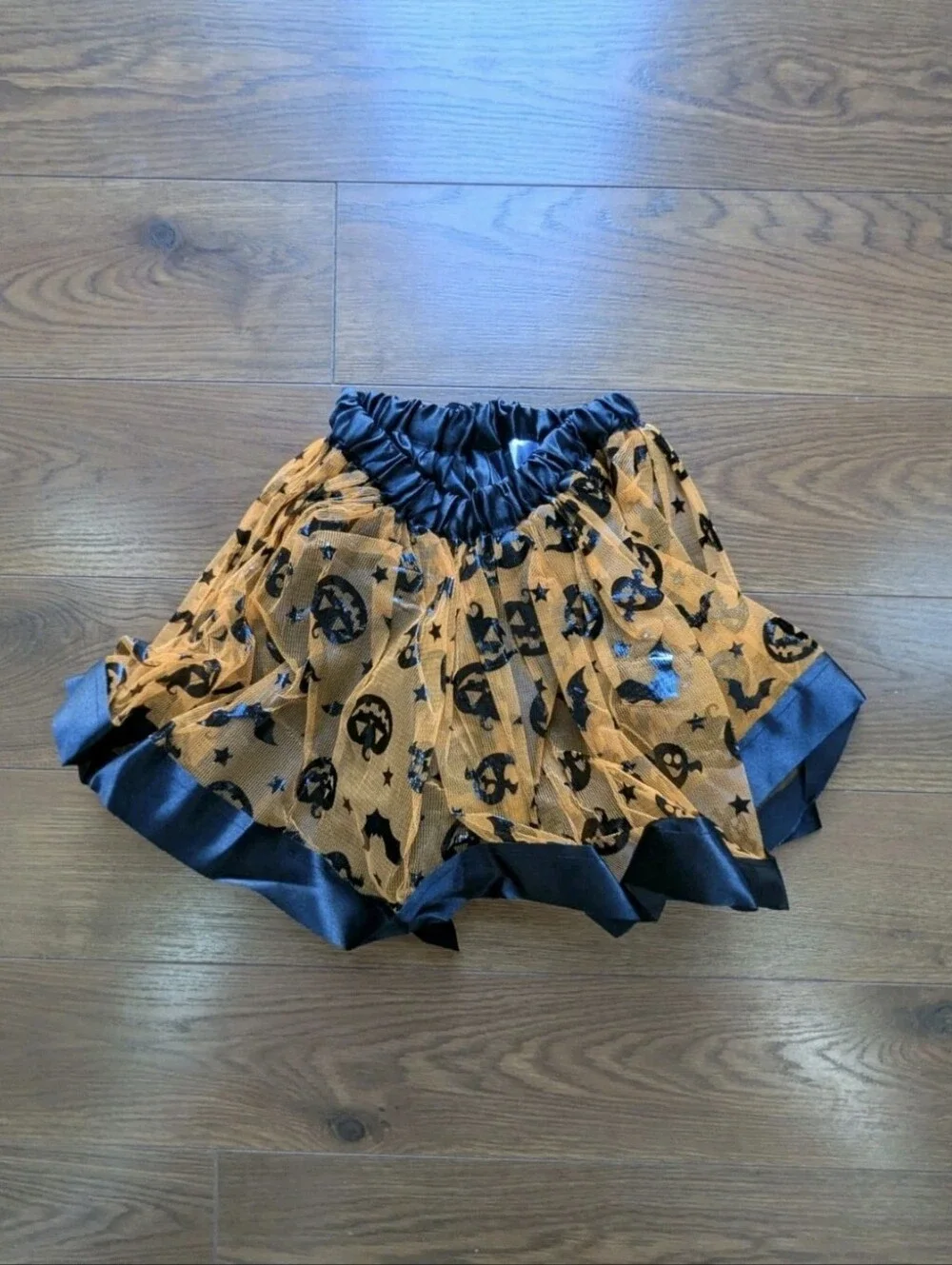 Witch Costume 4 Piece Set NIB Kids OSFM Orange Black Skirt Socks Hat Broom